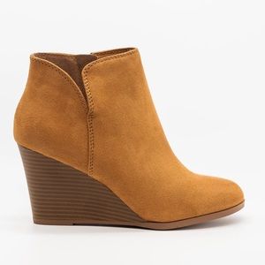 Women’s Posh V-Cut Bootie Wedges By Soda